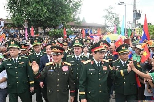 Hai Bộ trưởng Quốc phòng dự sơ kết kết nghĩa biên giới Việt - Lào