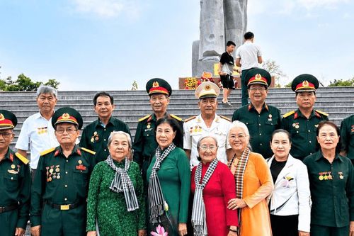 Một đời kiên trung, nghĩa tình trọn vẹn
