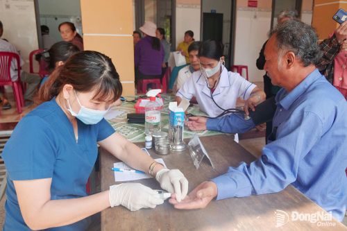 Chung sức khám sức khỏe miễn phí toàn dân