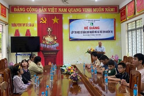 Gia Lai: Bế giảng lớp tin học cơ bản dành cho người mù và trẻ em khiếm thị