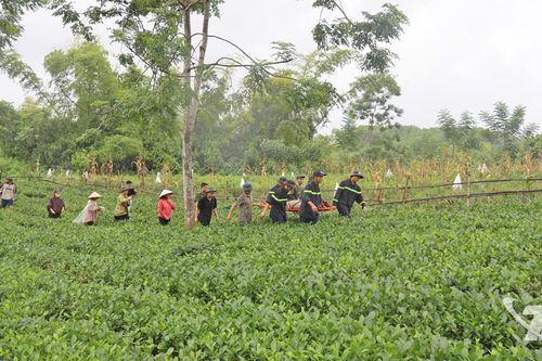 Tìm thấy thi thể cháu bé mất tích do lũ cuốn tại xã Phú Đình