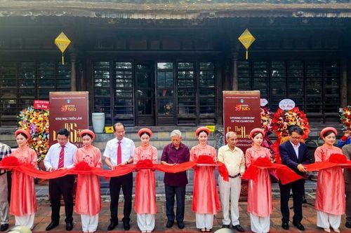 Hơn 100 cổ vật Triều Nguyễn tại triển lãm 'Di sản vàng son - Tinh hoa hội tụ'