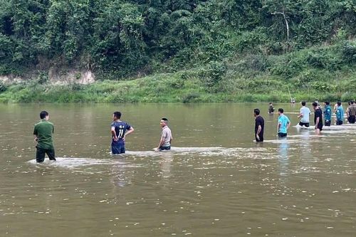 Tìm thấy thi thể bé gái trượt chân rơi xuống sông Ngàn Trươi