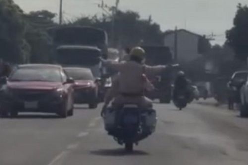 Người đàn ông rơi từ mái nhà nguy kịch và cuộc chạy đua 'sinh tử' trên quốc lộ