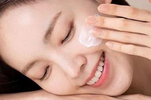 Muốn da căng mịn, săn chắc lâu dài? 5 thói quen đơn giản được chuyên gia da liễu khuyên duy trì