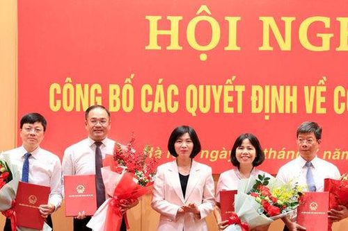 Đảng ủy HĐND thành phố Hà Nội trao các quyết định về công tác Đảng
