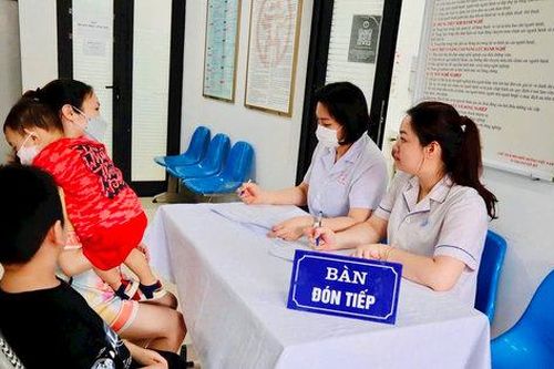 Phường Phương Liệt: Khám sức khỏe định kỳ miễn phí cho trẻ dưới 6 tuổi