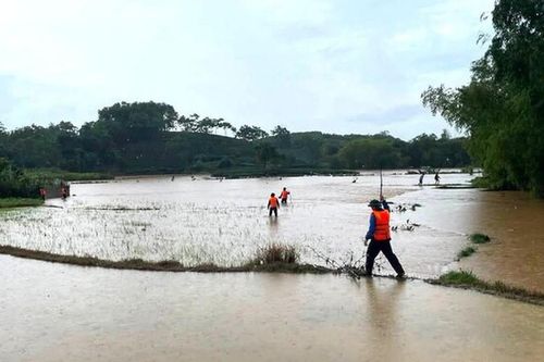Mưa lũ khiến bé trai 12 tuổi bị cuốn trôi ở Thái Nguyên; 1 người tử vong do lật tàu ở Quảng Ninh