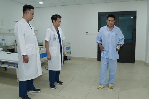Sau 14 năm đau đớn vì di chứng tai nạn, người đàn ông đã tìm lại bước đi