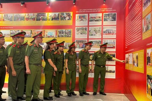 Khắc ghi lời thề son sắt, tiếp bước truyền thống anh hùng