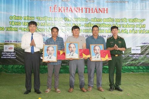 Khánh thành trường học và công trình chiếu sáng ở khu vực biên giới Sơn La