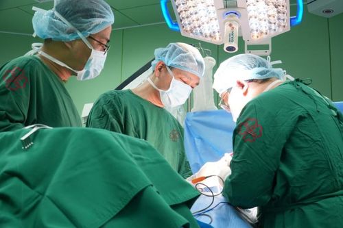 2 tuần 'căng như dây đàn' giành giật sự sống cho nam thanh niên vỡ xương sọ