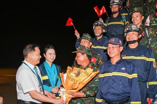 Chuyến bay đặc biệt đưa 124 chiến sỹ về nước sau nhiệm vụ tại Venezuela