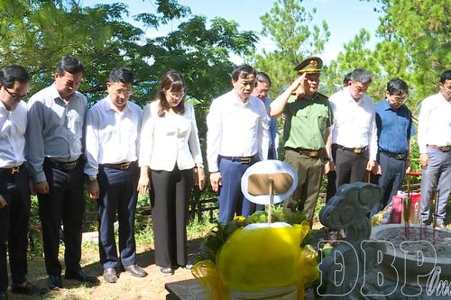 Đoàn công tác tỉnh Điện Biên dâng hương tri ân Đại tướng Võ Nguyên Giáp