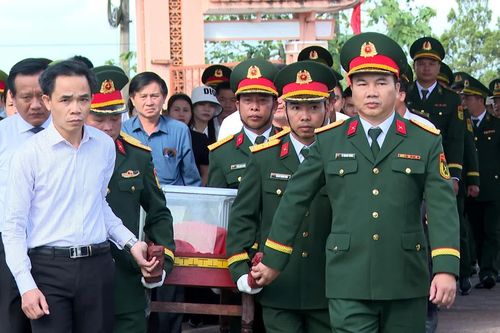 Lễ viếng, truy điệu và an táng hài cốt liệt sĩ tại Nghĩa trang liệt sĩ Gio Thành, xã Cửa Việt