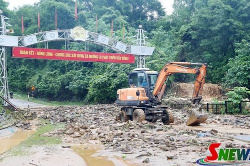 Mưa lớn gây sạt lở, ngập úng nhiều tuyến đường trên địa bàn khu vực Mường La