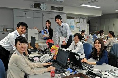 Giới trẻ Nhật Bản chi tiêu tằn tiện, dồn tiền đầu tư vì ưu đãi thuế