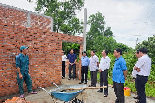 Kiểm tra tiến độ xây dựng nhà Đại đoàn kết tại xã An Trạch