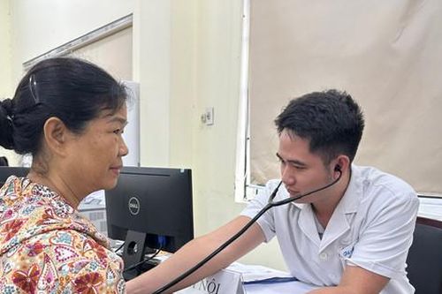 Phường Dương Nội: Gần 200 lượt người đến khám trong ngày đầu chương trình khám sức khỏe miễn phí