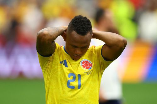 Cầu thủ Colombia không về nước vì bị dọa giết