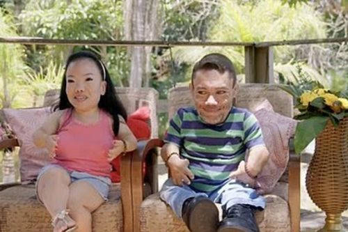 Chú rể 90 cm, cô dâu 91 cm xây tổ ấm trong ngôi nhà 'đo ni đóng giày'