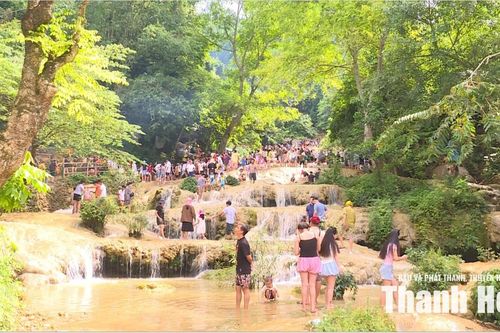 Bùng nổ du lịch cuối tuần và áp lực các điểm đến