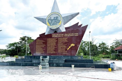 Nghệ nhân Phạm Duy Linh: Một đời theo nghiệp điêu khắc đá