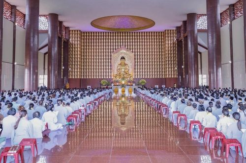 Trang nghiêm khóa tu Ngày an lạc kỳ 2 ở Học viện Phật giáo VN tại TP.HCM