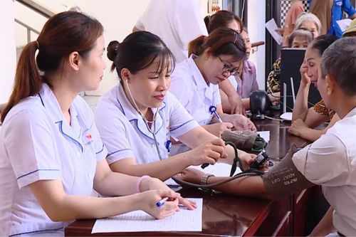 Hà Nội khám sức khỏe miễn phí cho người dân