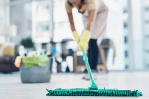 Mưa ẩm kéo dài, áp dụng 6 mẹo lau nhà này để sàn khô nhanh, không còn nhớp nháp