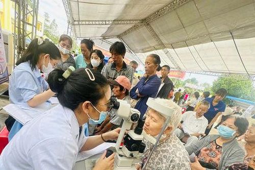 Hơn 7.000 người được khám sức khỏe miễn phí