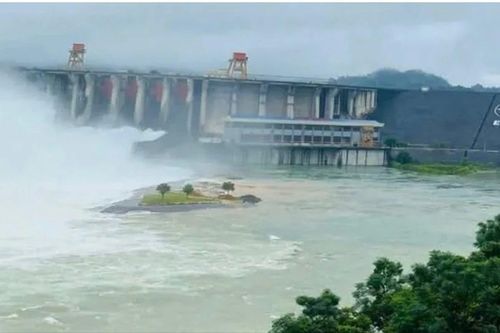 Thủy điện Tuyên Quang đóng một cửa xả lũ