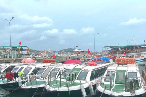 Vụ lật ca nô 15 người tử vong: Vì sao phương tiện thiết kế kín mít?