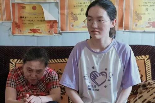 Không điện thoại, không học thêm, nữ sinh nghèo đạt điểm đại học gần tuyệt đối