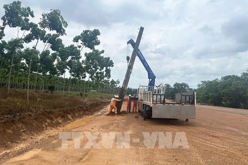 Đồng Nai: Di dời các trụ điện nằm giữa đường sau phản ánh của báo chí