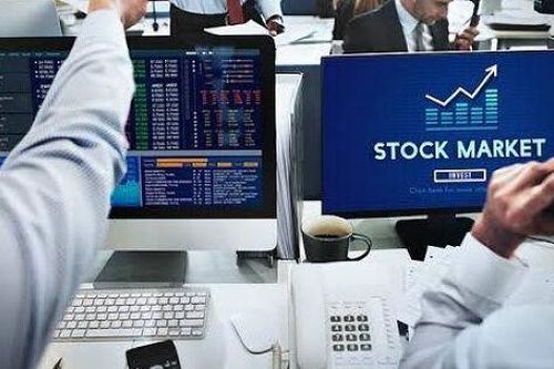 Khối ngoại bán ròng gần 260 tỷ đồng, gom mạnh VHM
