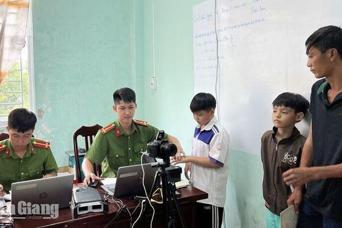 Một ngày của công an xã