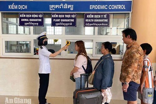 Xây dựng 'lá chắn y tế' vùng biên