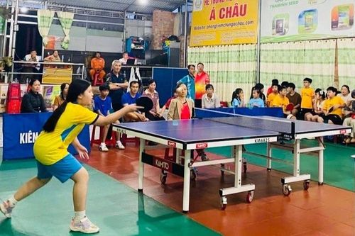 Hơn 50 thiếu nhi tham gia giải giao hữu bóng bàn tại phường Thống Nhất