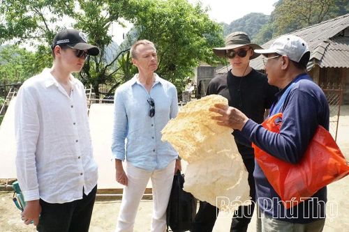 Độc đáo nghề làm giấy dó
