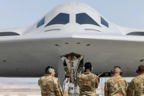 B-21 Raider chốt cấu hình '2 phi công', Mỹ từ bỏ phương án bay chỉ với một người