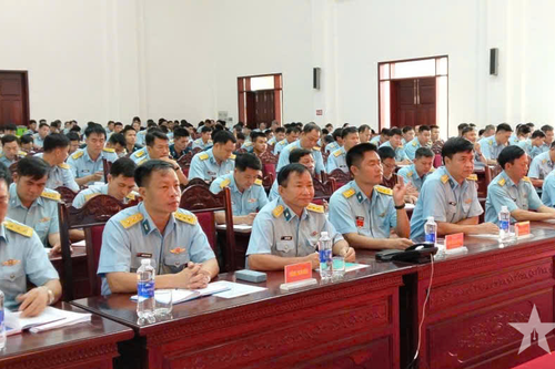 Sư đoàn 375 đẩy mạnh giáo dục chính trị, xây dựng 'Lá chắn thép' bảo vệ vùng trời