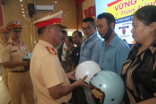 Nhiều hoạt động thiết thực diễn ra tại Chương trình 'Vững tay lái-Trọn bình an'