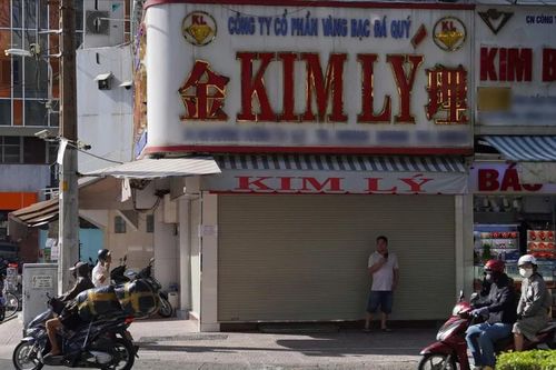TPHCM: Nhiều tiệm vàng liên quan vụ buôn lậu kim cương đồng loạt đóng cửa