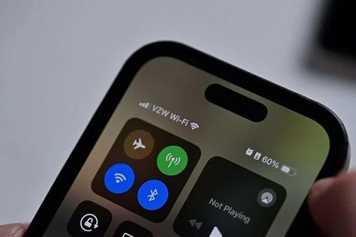 Chỉ cần áp sát, AI có thể biết bạn đang dùng app gì