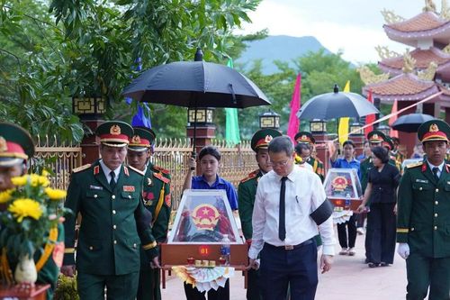 Xúc động lễ truy điệu và an táng 5 hài cốt liệt sĩ được tìm thấy trong hang Đá Sập