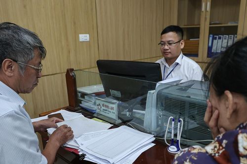 Bộ Nội vụ giải đáp việc tính thời gian nghỉ ốm khi xếp loại công chức