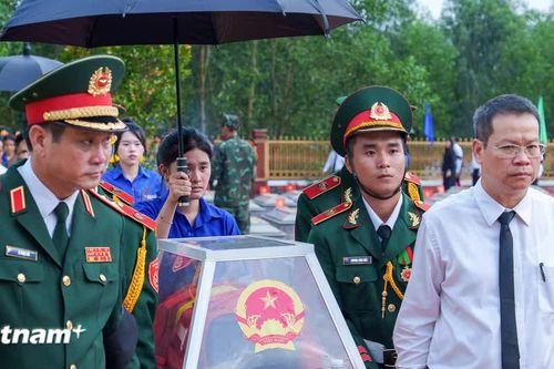 Đà Nẵng: Trang trọng lễ viếng, truy điệu và an táng 5 hài cốt liệt sĩ tại Hang Đá Sập