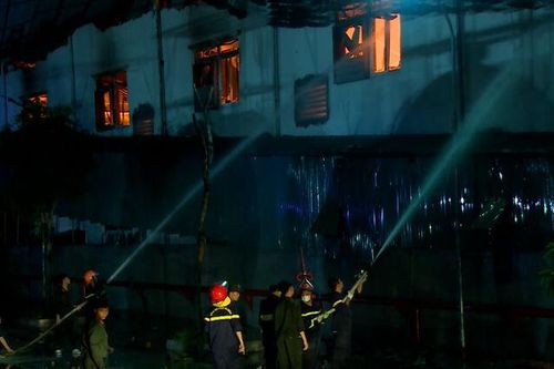 Xuyên đêm dập tắt đám cháy tại khu Công nghiệp Tây Bắc ga (Thanh Hóa)