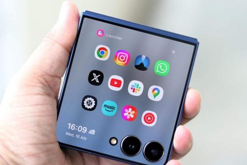 Samsung Galaxy Z Flip8: Bước ngoặt biến màn hình phụ thành smartphone thu nhỏ